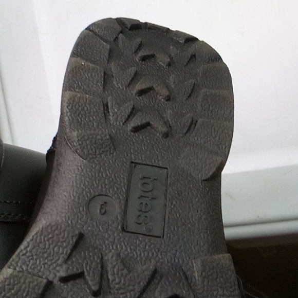 Totes Womens Insulated Fur Black Boots Side Zipper Zip Bottom Accents NWT Size 9 - Picture 5 of 10